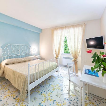 Hotel Il Nespolo Casamicciola Terme Buitenkant foto