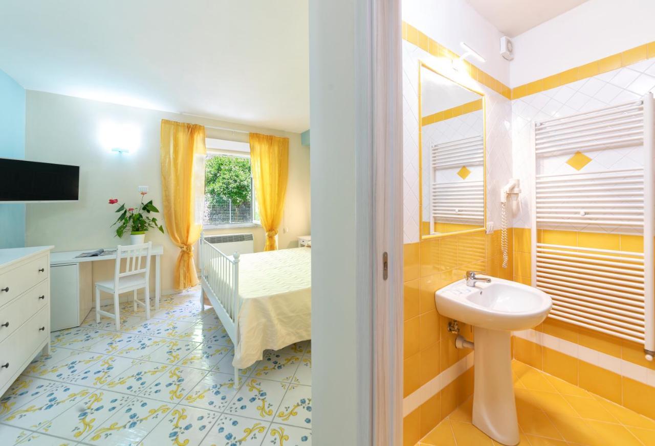 Hotel Il Nespolo Casamicciola Terme Buitenkant foto