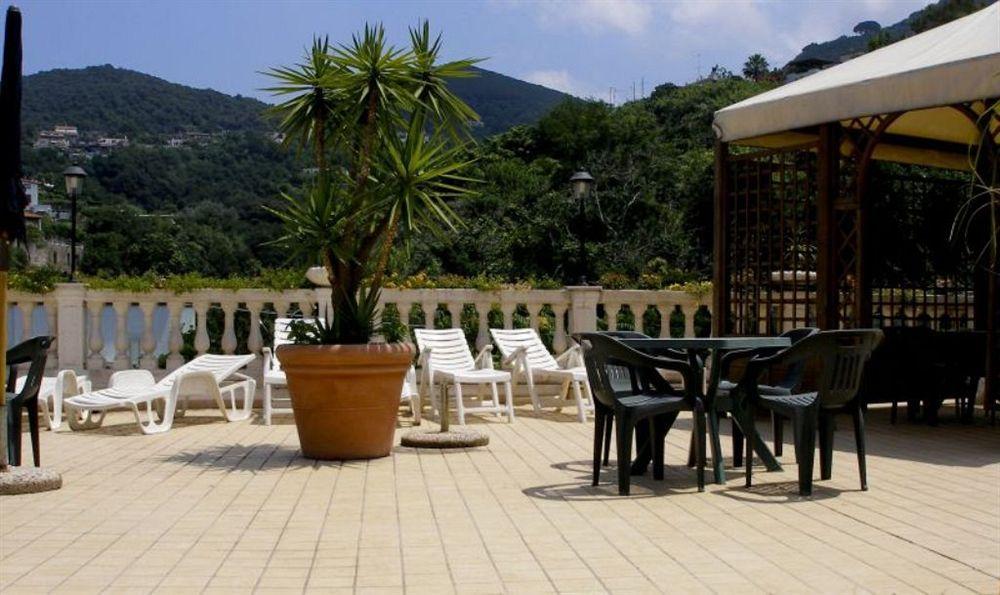 Hotel Il Nespolo Casamicciola Terme Buitenkant foto