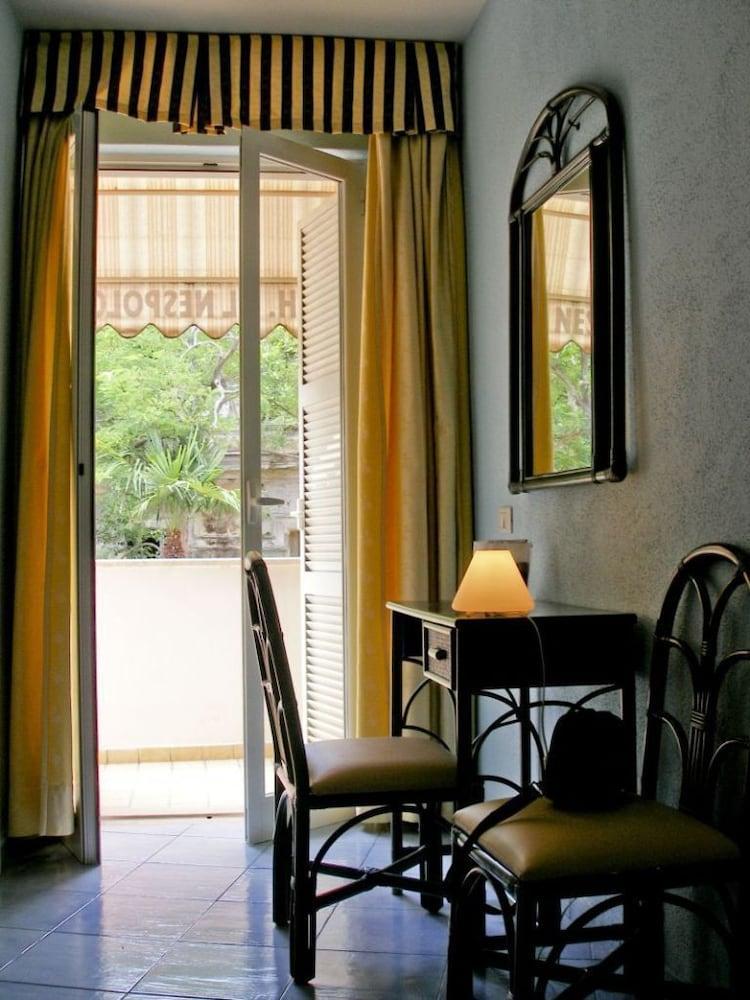 Hotel Il Nespolo Casamicciola Terme Buitenkant foto