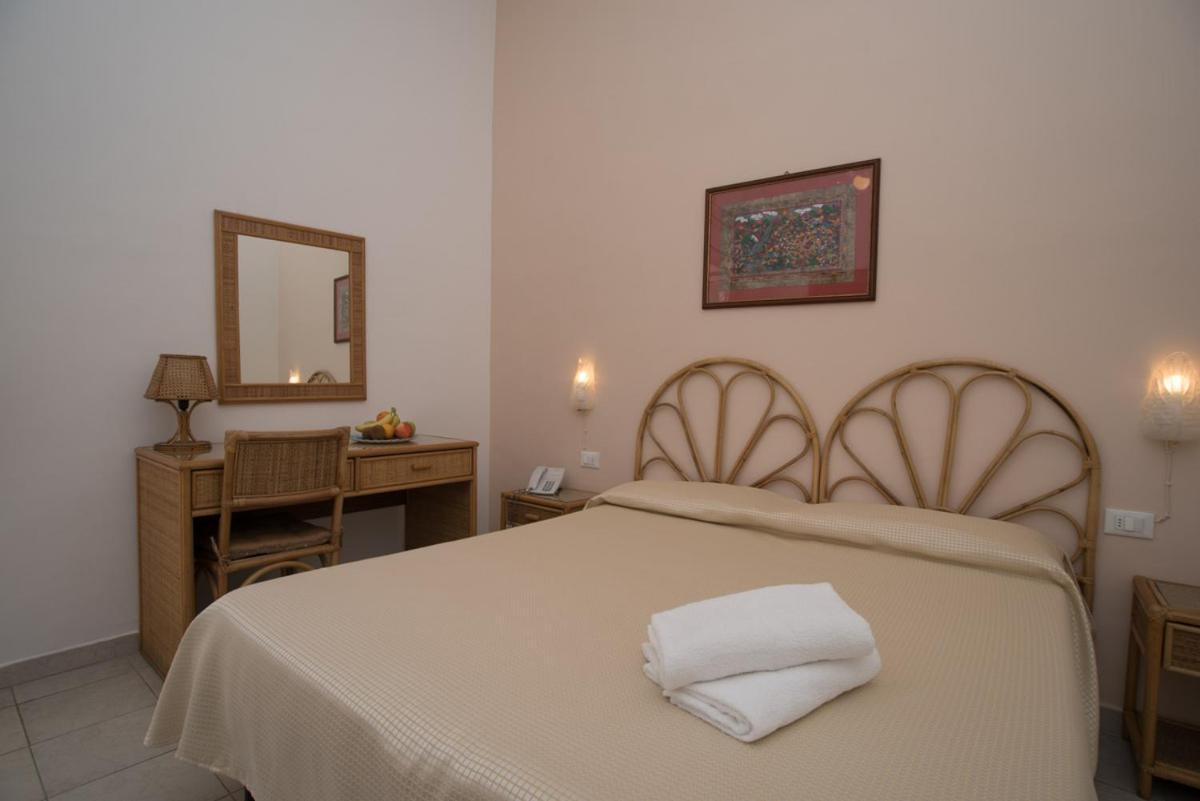 Hotel Il Nespolo Casamicciola Terme Buitenkant foto