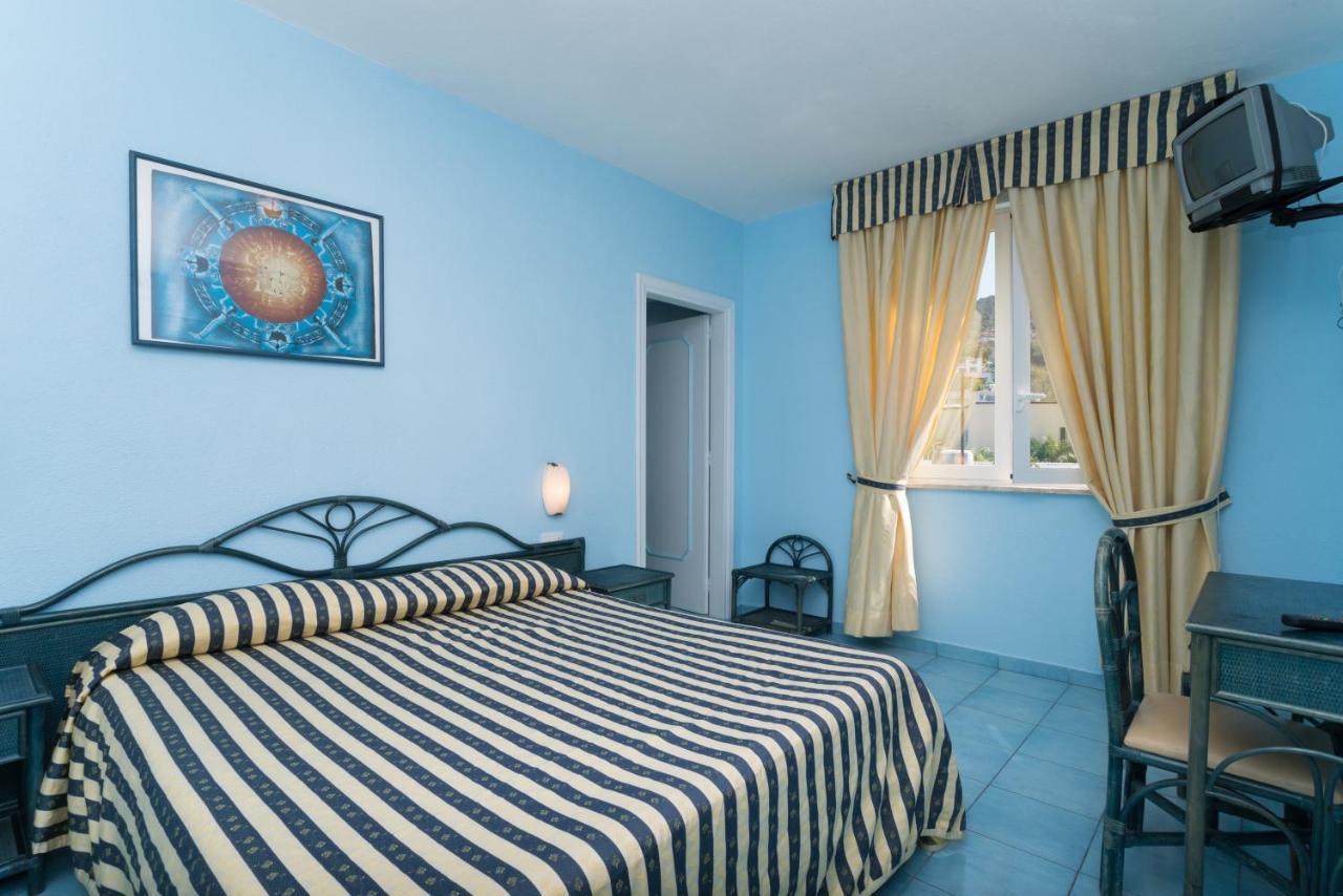 Hotel Il Nespolo Casamicciola Terme Buitenkant foto