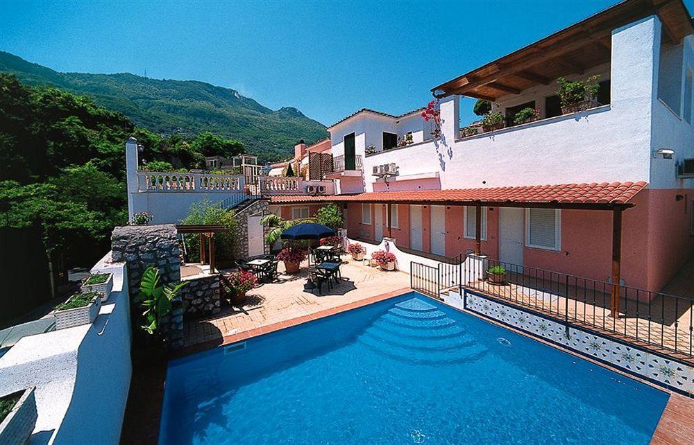 Hotel Il Nespolo Casamicciola Terme Buitenkant foto