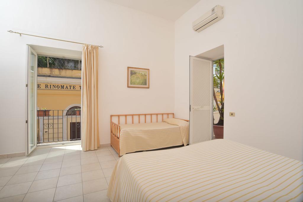 Hotel Il Nespolo Casamicciola Terme Buitenkant foto
