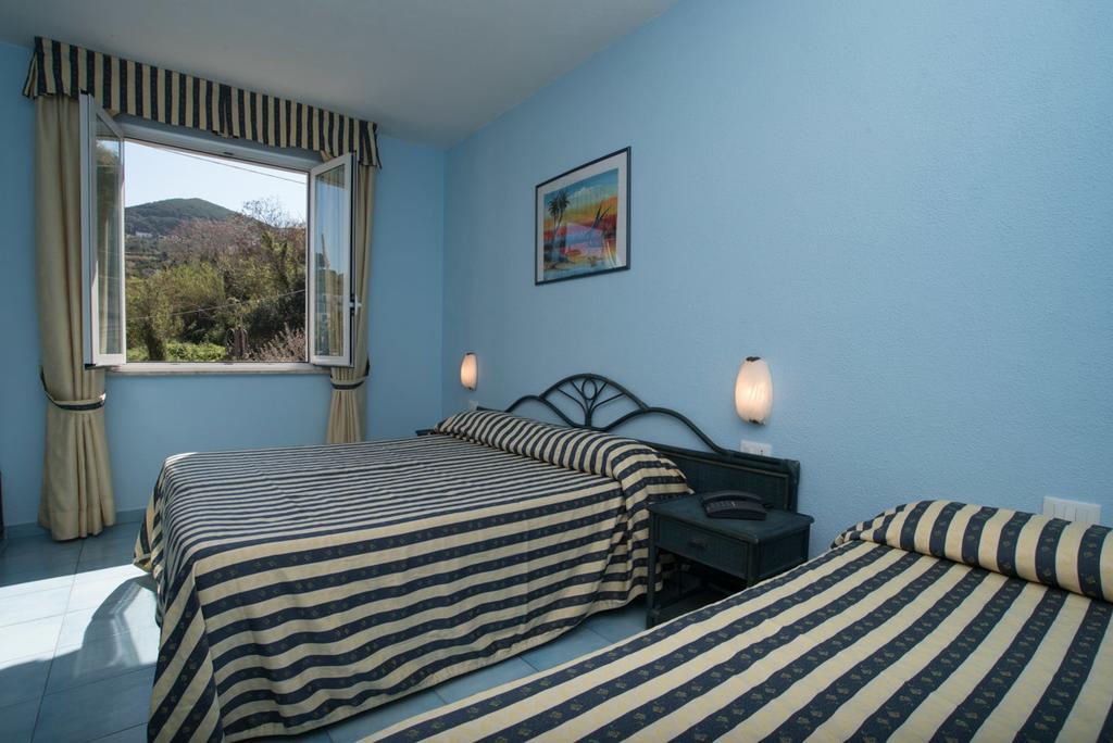 Hotel Il Nespolo Casamicciola Terme Buitenkant foto