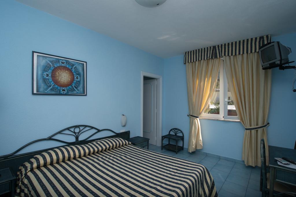 Hotel Il Nespolo Casamicciola Terme Buitenkant foto