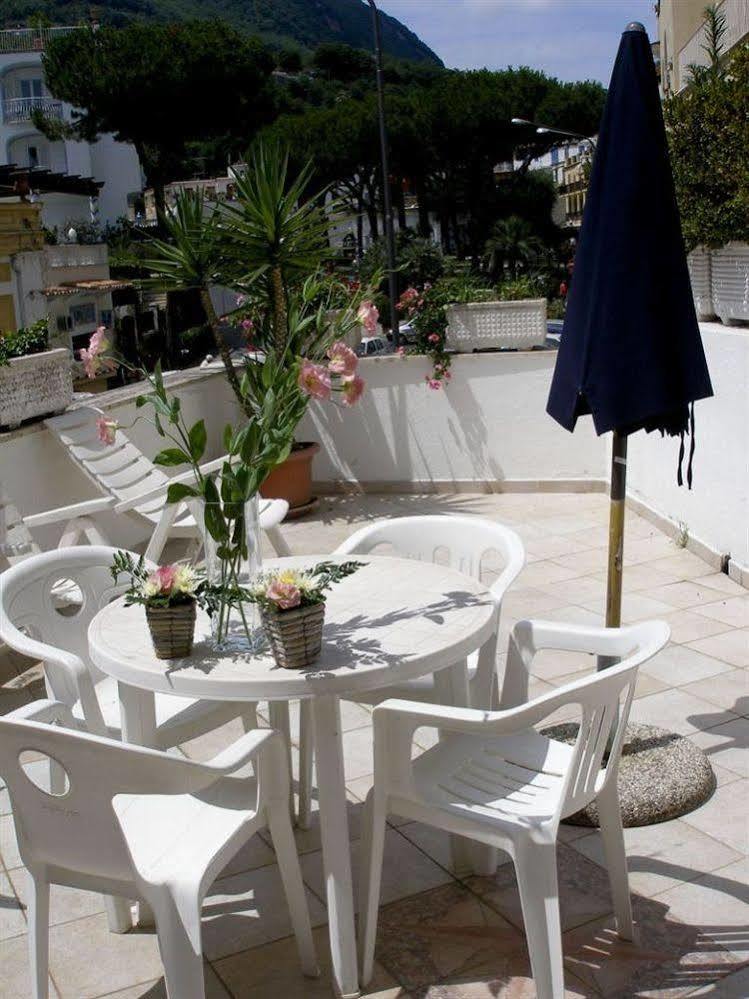 Hotel Il Nespolo Casamicciola Terme Buitenkant foto